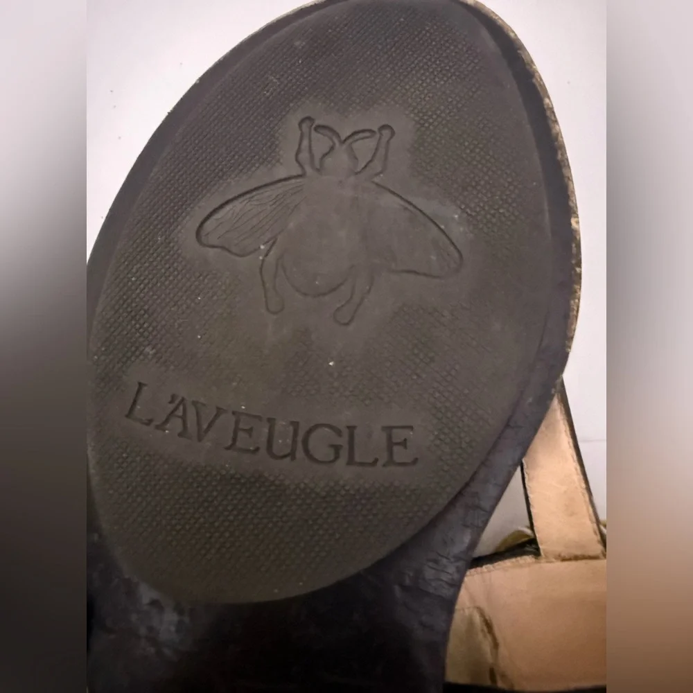 Gucci Black and Gold Sandals - Picture 9 of 16